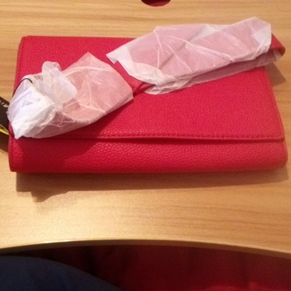 NWT Suzanne Clemente Red Ribbon 🎀 Cause clutch!!